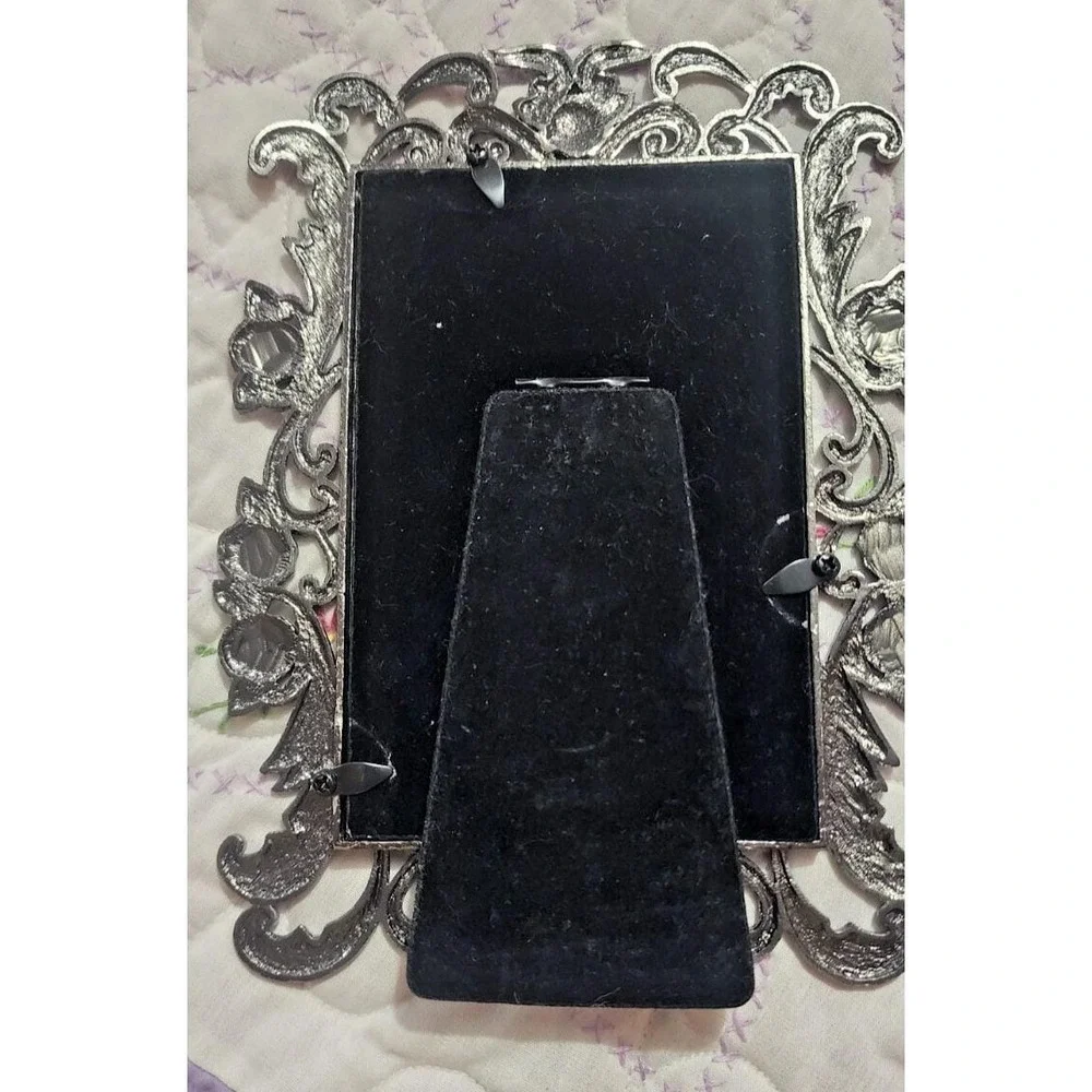 Stunning intricate rose embellished pewter 4 x 6 picture frame, durable felt